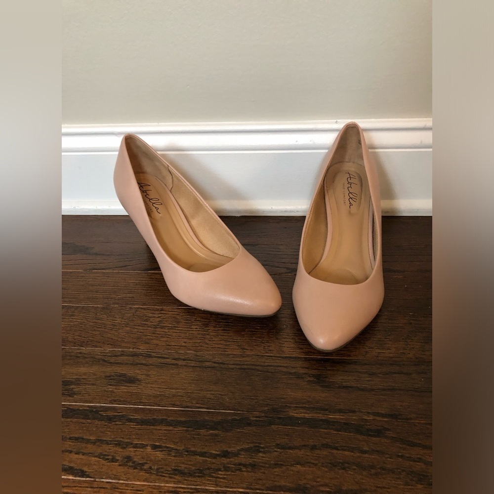 *VGUC* Abella True Comfort Women’s 8 Light Pink Almond Closed Toe Heel Pumps